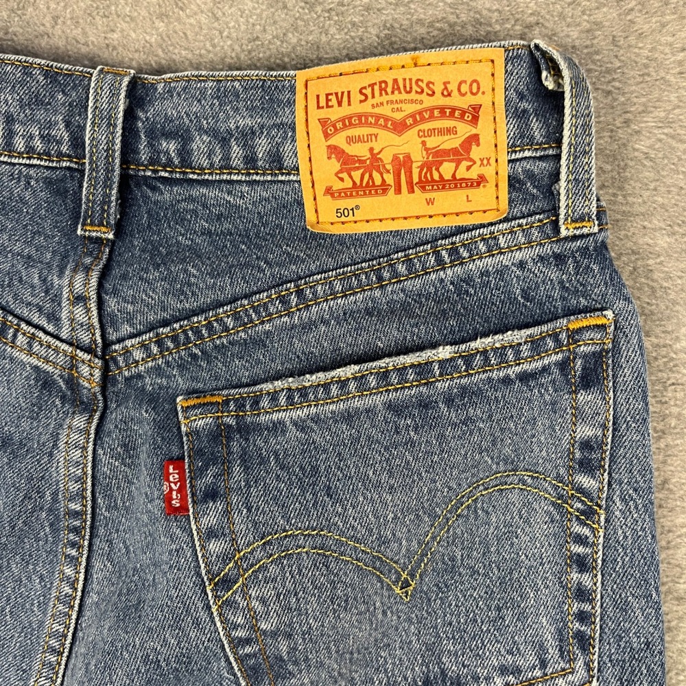 Levi Jeans Womens 25x30 Blue 501 Straight Leg Button Fly Denim Medium Wash - Picture 7 of 13